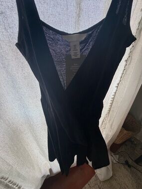 H&M Black Sleeveless V-Neck Dress